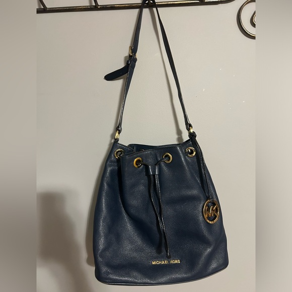 Michael Kors bucket shoulder bag - Picture 1 of 7